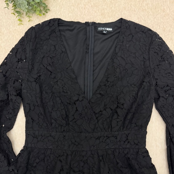 Fashion Nova Pants - Fashion Nova Women’s Black Nylon Long Sleeve Mini Romper Size S
